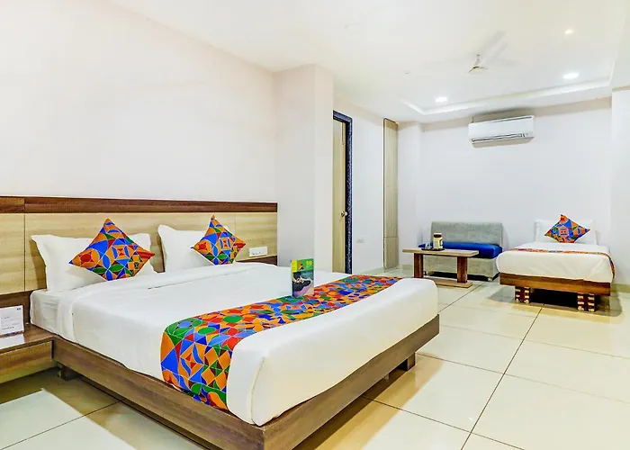 Fabhotel Meera Palace
