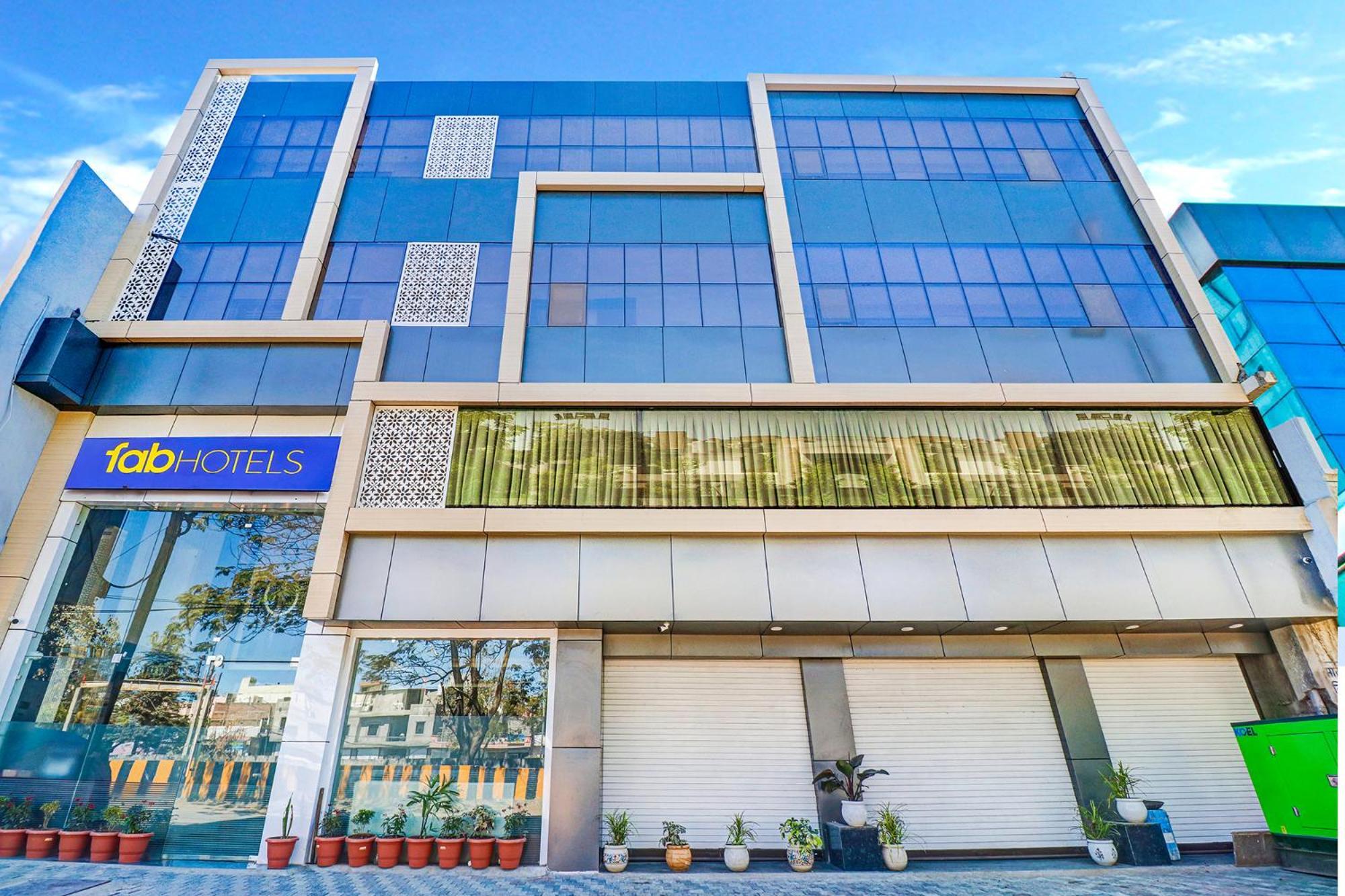 Fabhotel Meera Palace Hotel 4*